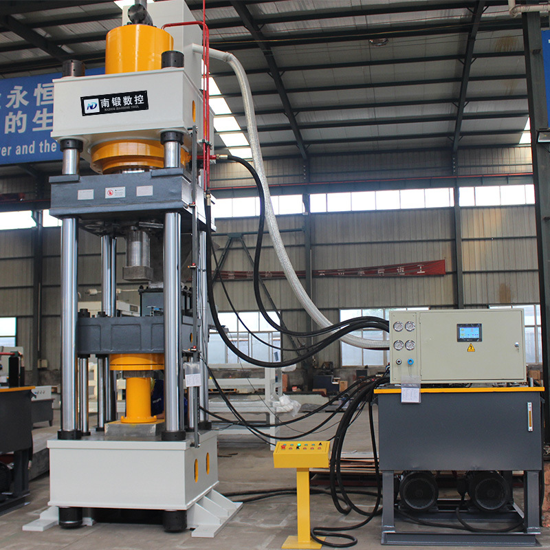 鹽磚機廠家630噸牛羊舔磚液壓機礦物鹽營養鹽粉末成型油壓機