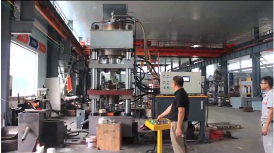 牛羊舔磚機500噸鹽磚機車間試機視頻