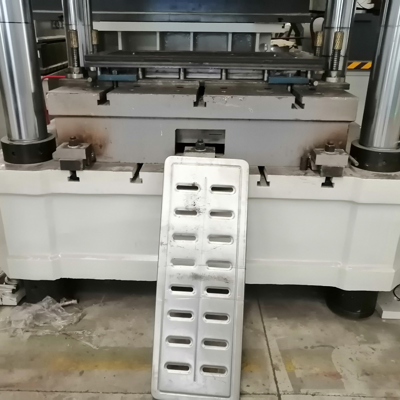 滕州400噸不銹鋼地溝蓋板成型機 排水溝蓋板拉伸成型油壓機
