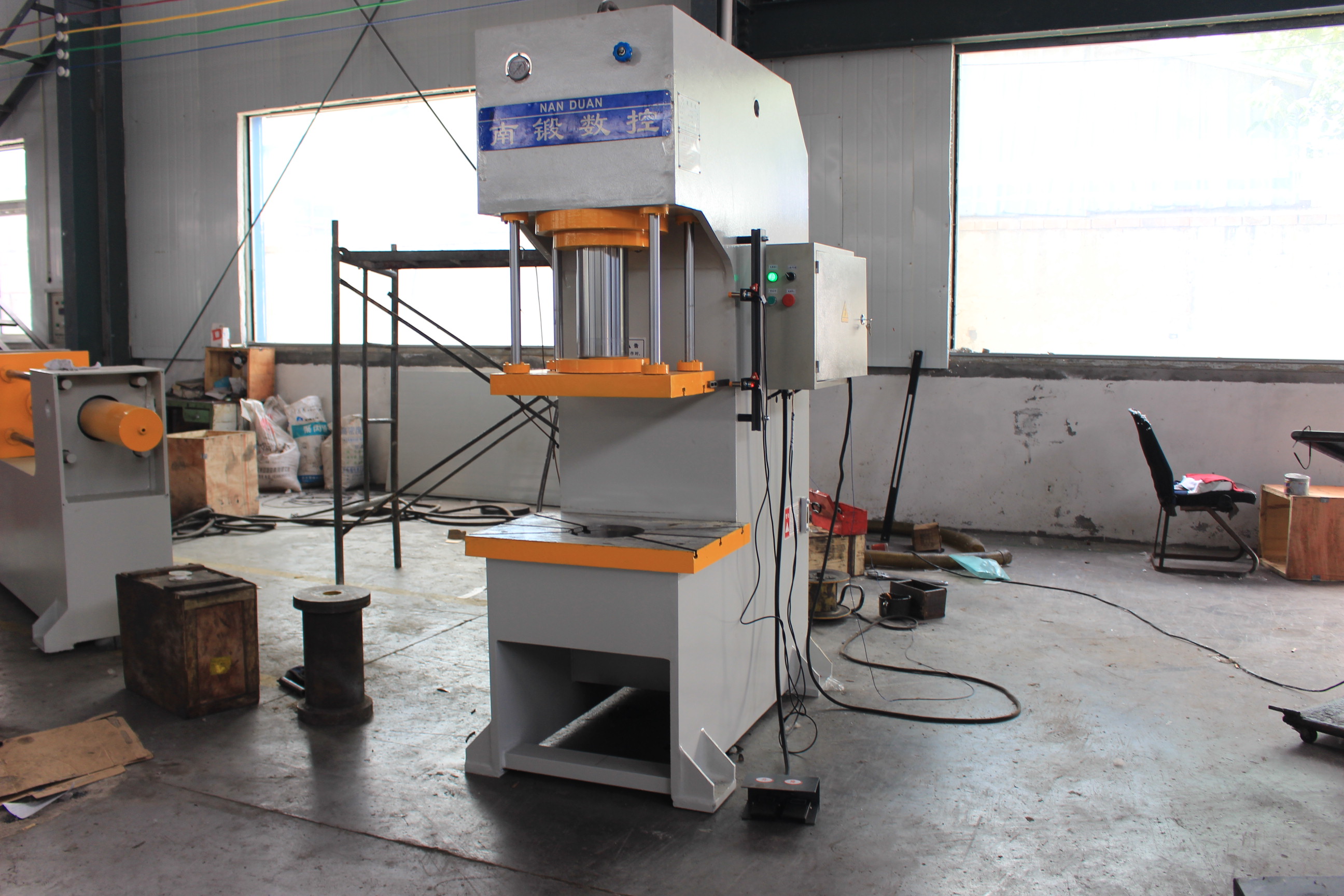 油壓機-單臂油壓機液壓機的性能特點