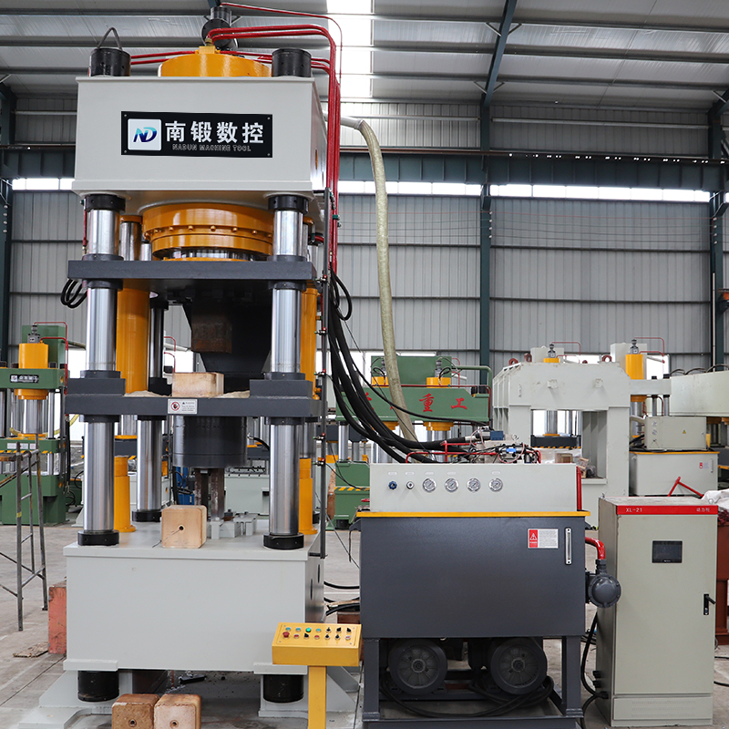 1000t牛羊舔磚液壓機(jī)鹽磚成型油壓機(jī)