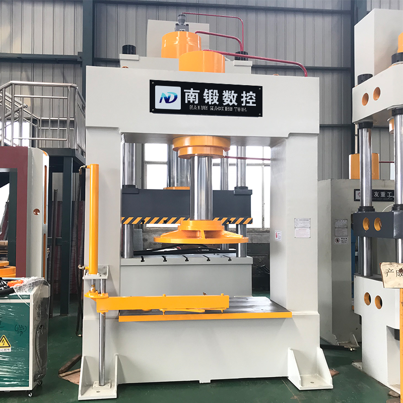 300t工程車輪胎壓裝油壓機，300噸壓胎機帶移動工作臺