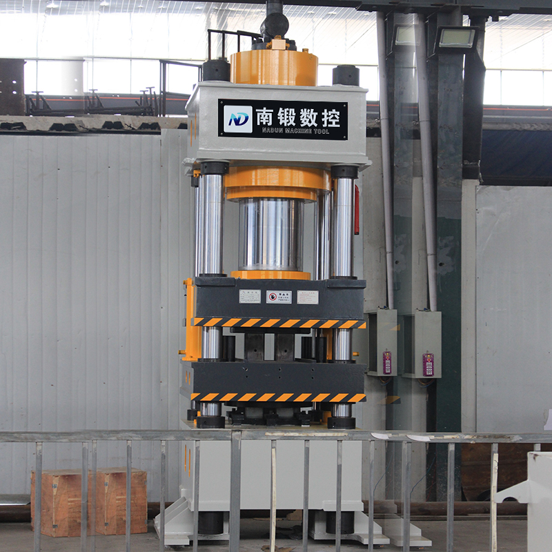 630T牛羊舔磚成型油壓機(jī)，鹽磚成型油壓機(jī)一出二