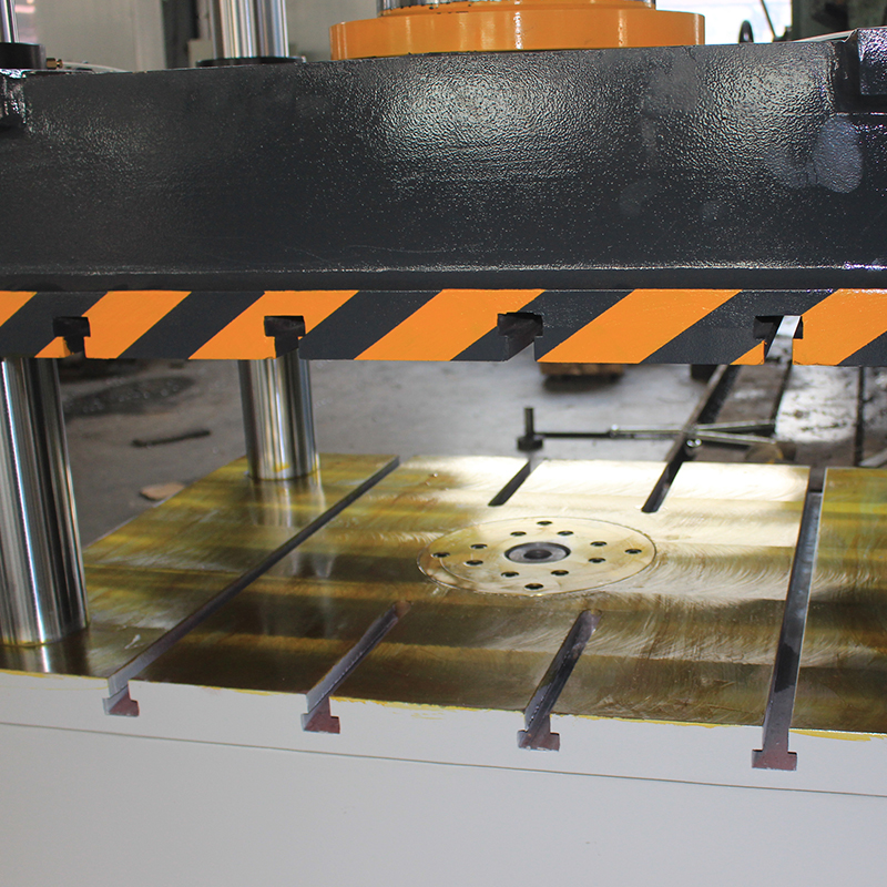 200T三梁四柱油壓機，200噸金屬成型油壓機